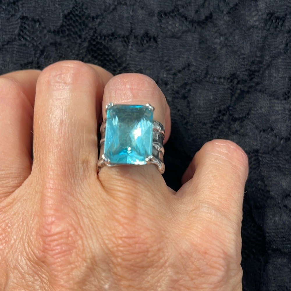 Stunning Silpada ring Sterling silver and Aqua blue stone